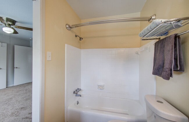 Building Photo - 5471 Kuldell Dr