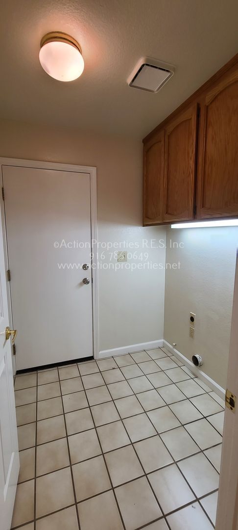 Building Photo - Move In Special! Woodcreek High School Walking Distance, West Roseville Single Story, , 4 Bed 2 B...