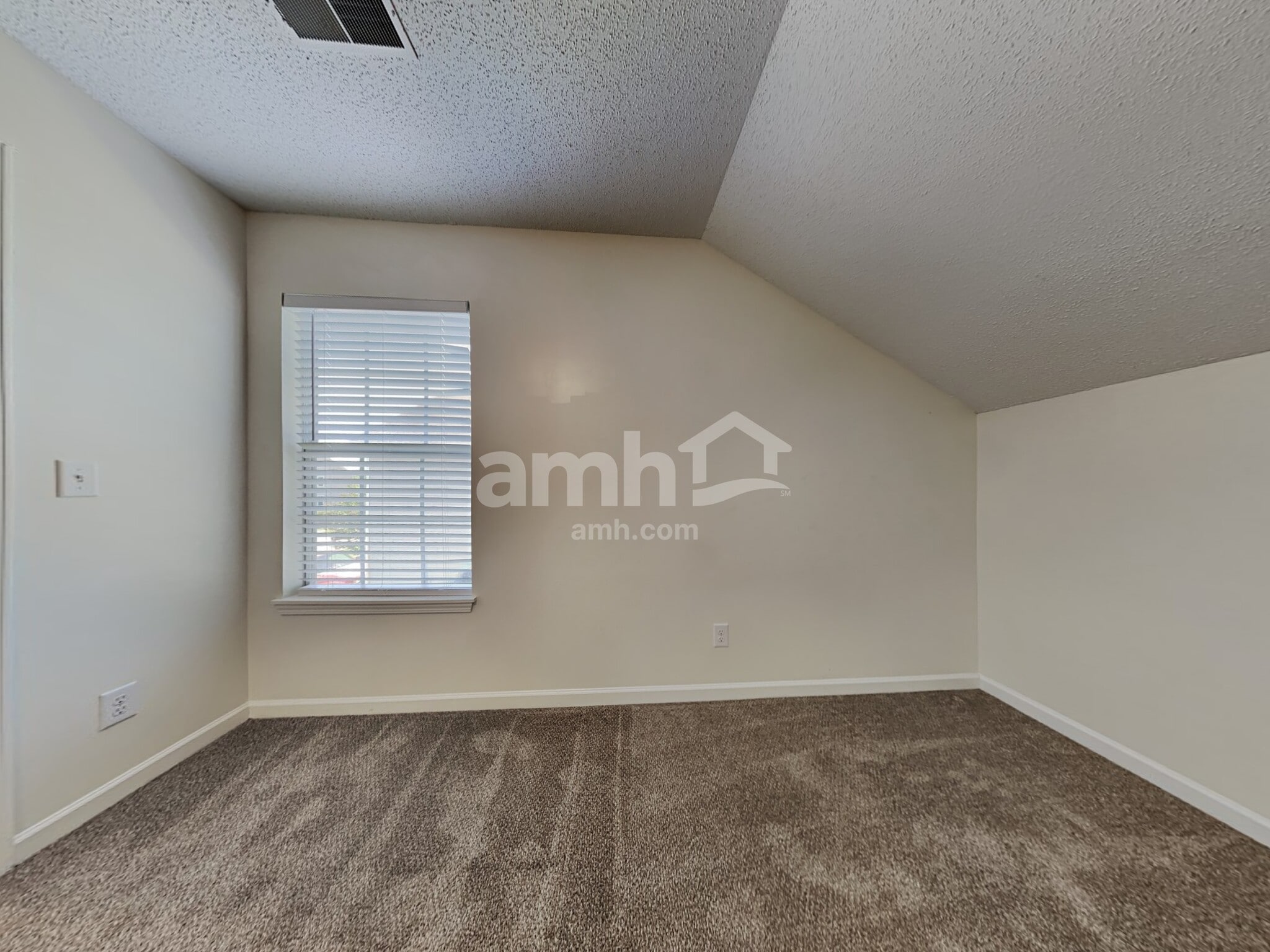 Building Photo - 119 Macallan Ct