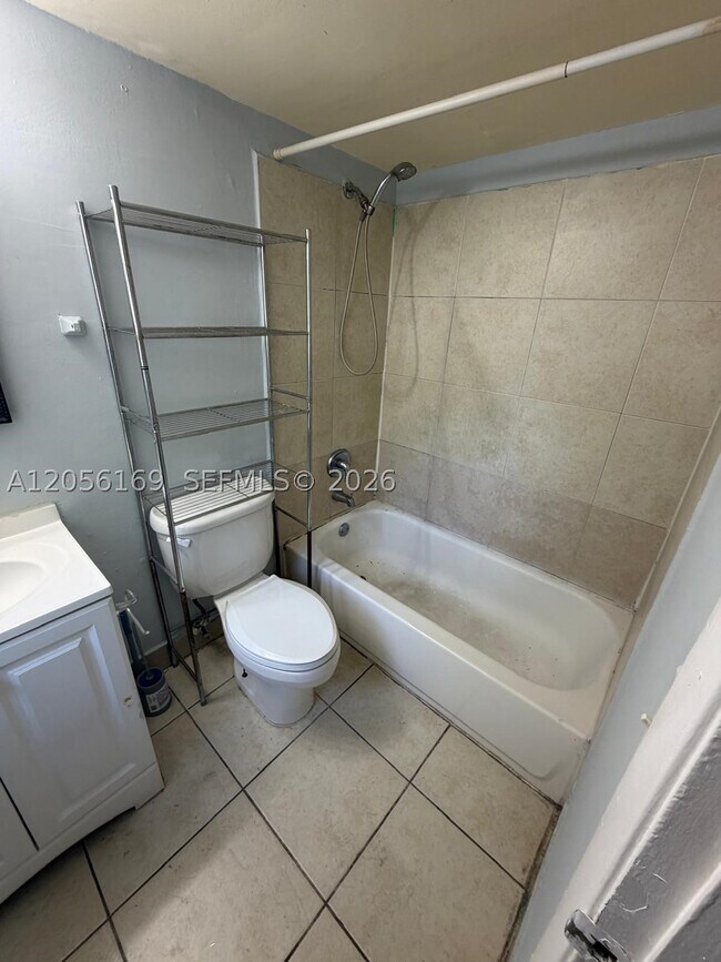 Building Photo - 95 NE 41st St