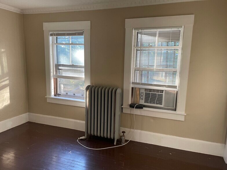 Building Photo - 39 Thorndike St