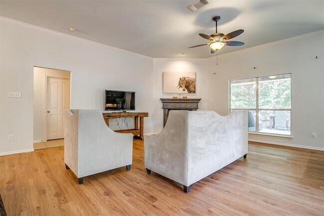 Building Photo - 750 Shady Tree Ct
