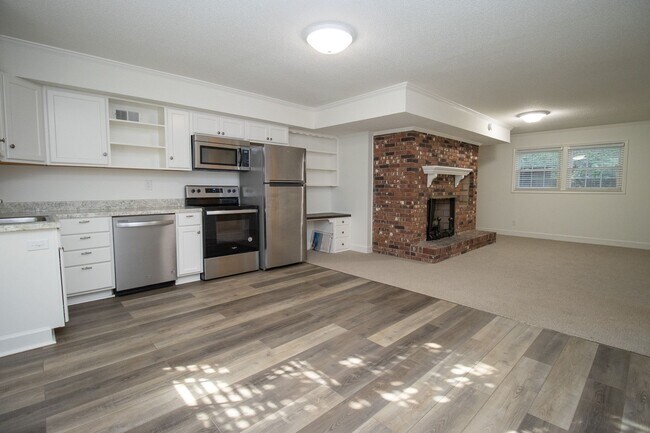 Building Photo - Renovated 5BR Home Minutes from Downtown Columbia | Two Full Kitchens + Fenced Yard ~ Available M...