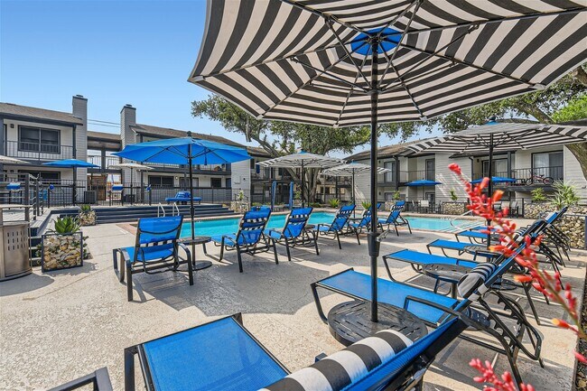 Building Photo - Blu