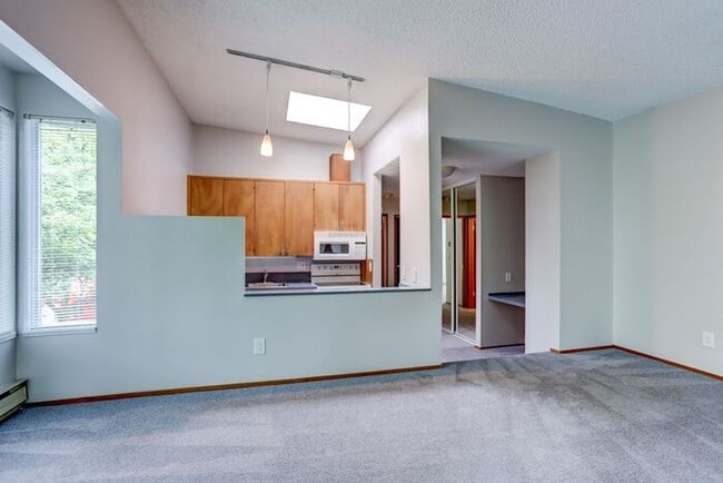 Building Photo - Lair Hill is offering a 1bed/1bath!! Get i...