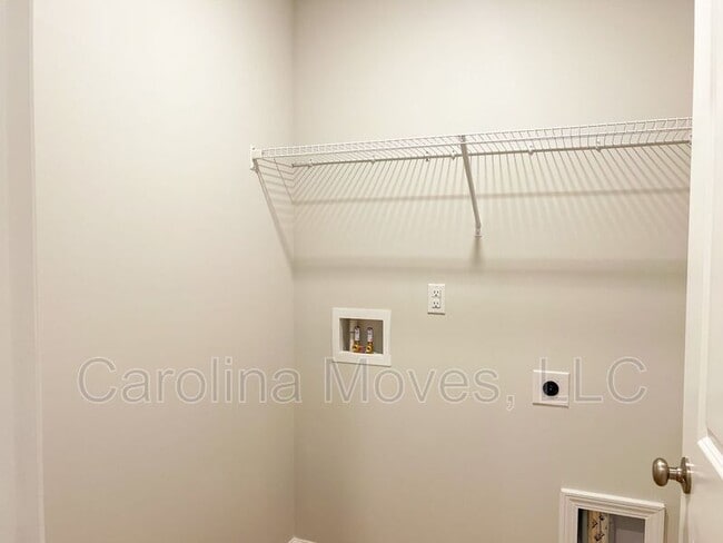 Building Photo - 121 Braxton Dr