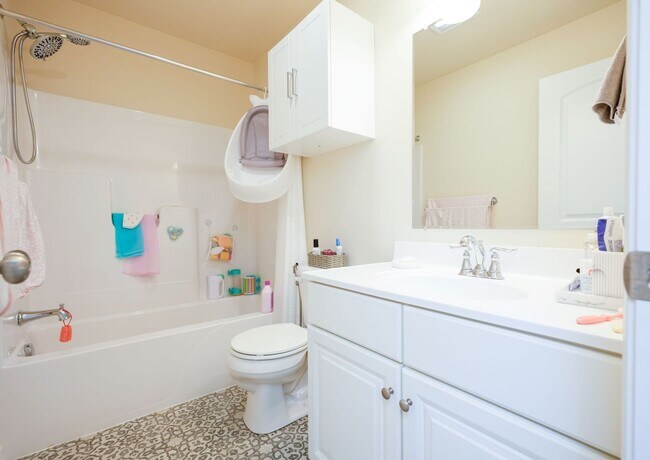 Building Photo - 119 High Pointe Dr