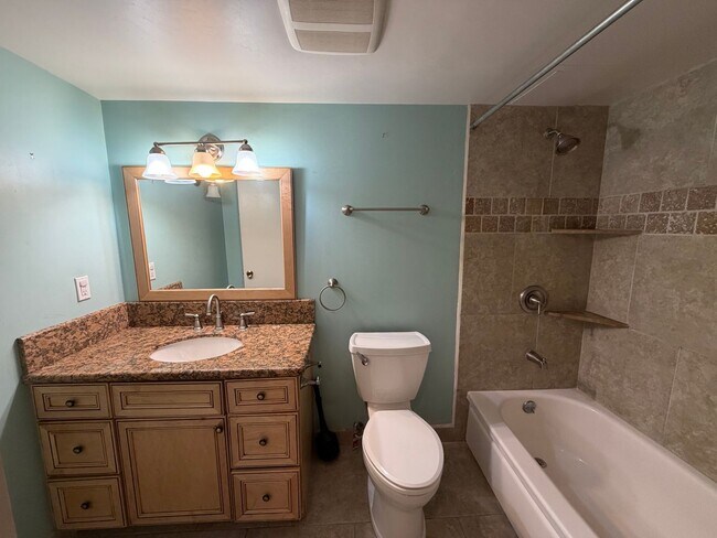 Building Photo - UNFURNISHED Upgraded Condo in Central location - Quiet Condominium Complex