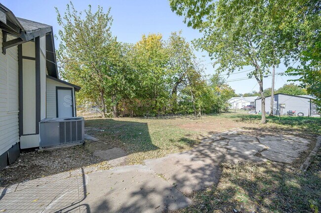 Building Photo - 1225 NE 17th St