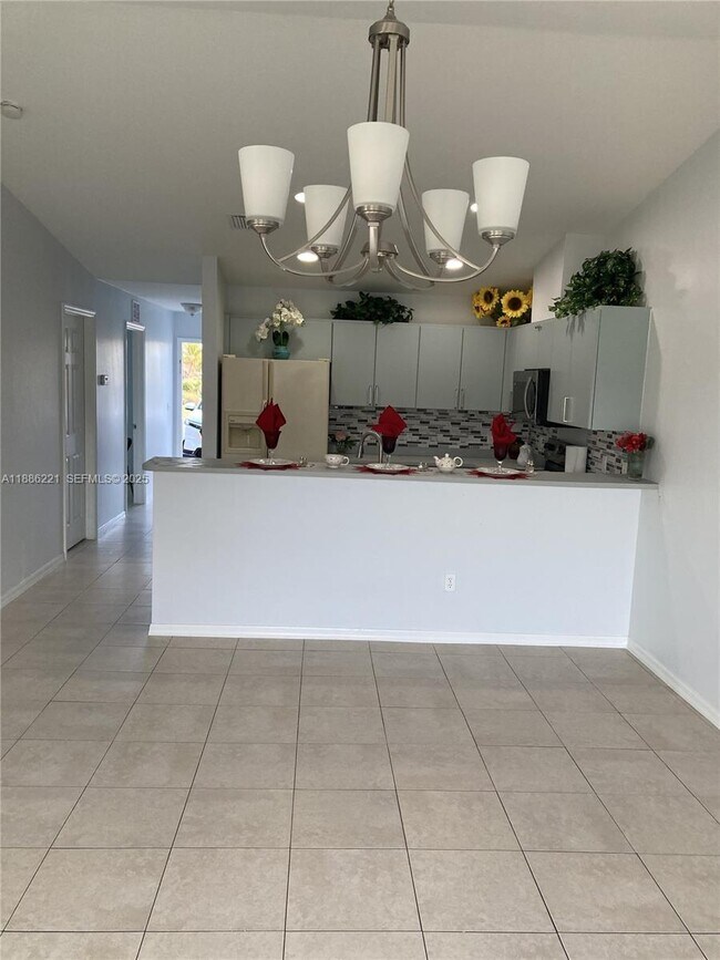 Building Photo - 2422 Vernon Ave S