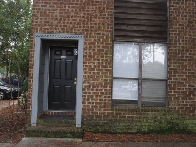 Building Photo - 1940 Gion St
