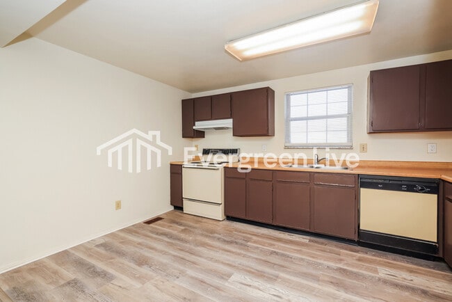 Building Photo - 6125 Honeygate Dr