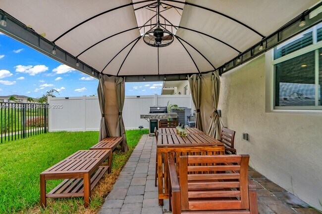 Building Photo - 1772 SE 8th Terrace