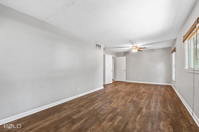 Building Photo - 3135 W College St