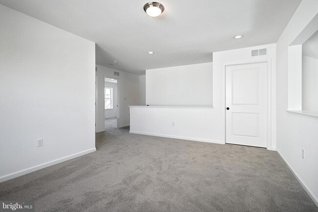 Building Photo - 41 Long Bnd Dr