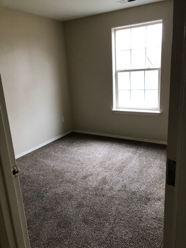 Building Photo - 3 Bedroom 2.5 bath house in Newberg