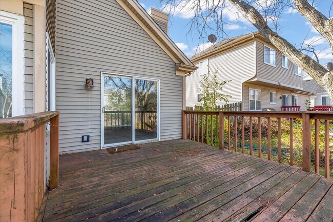 Building Photo - Updated Kenosha 3 Bedroom 2.5 Bath