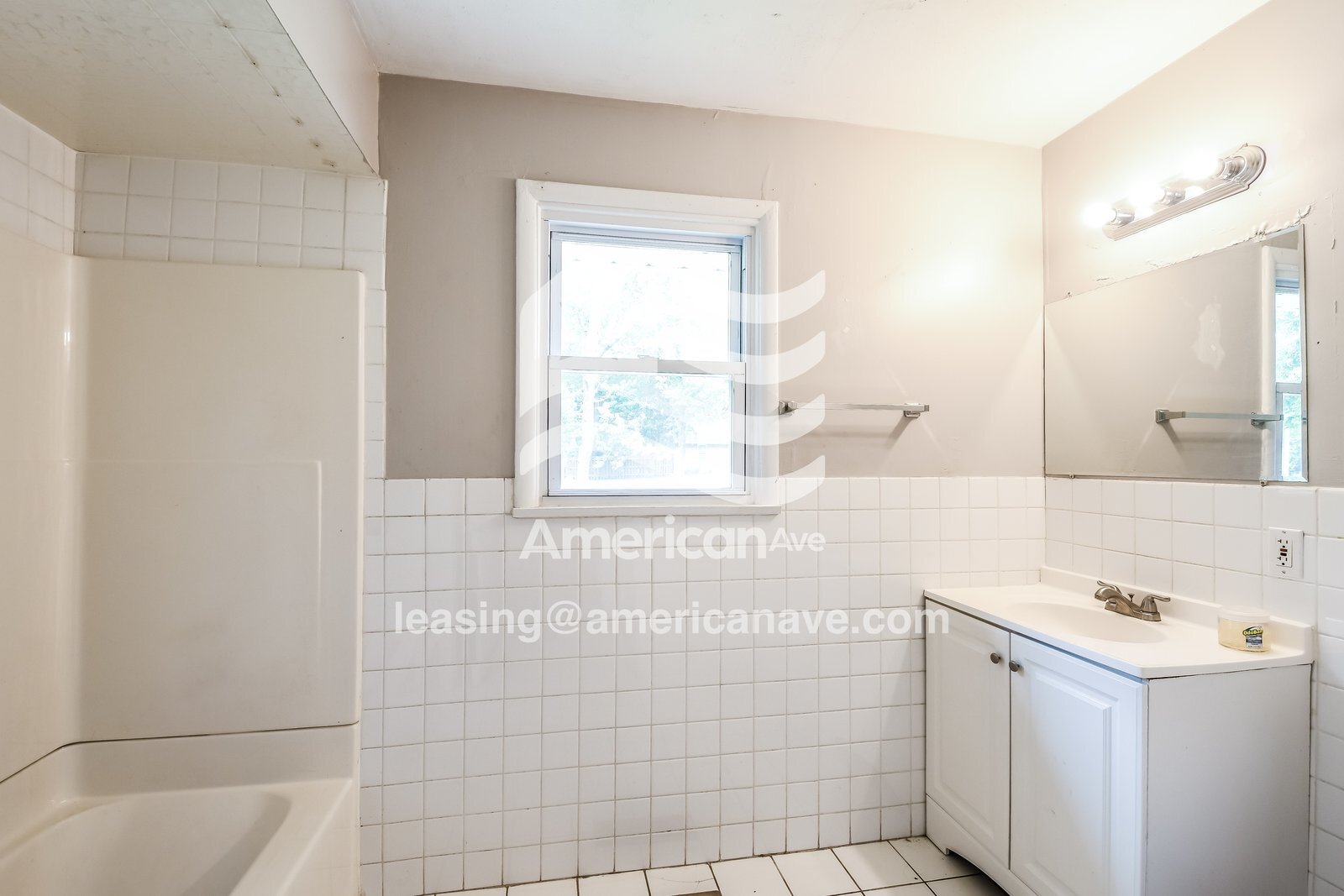 Building Photo - 1044 Farmview Dr