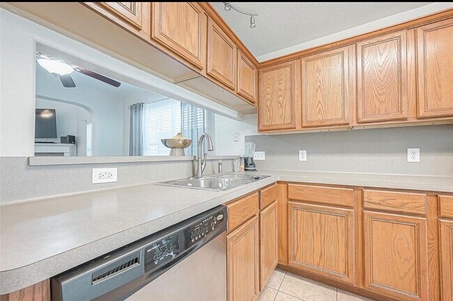 Building Photo - 101 Spencer Landing W