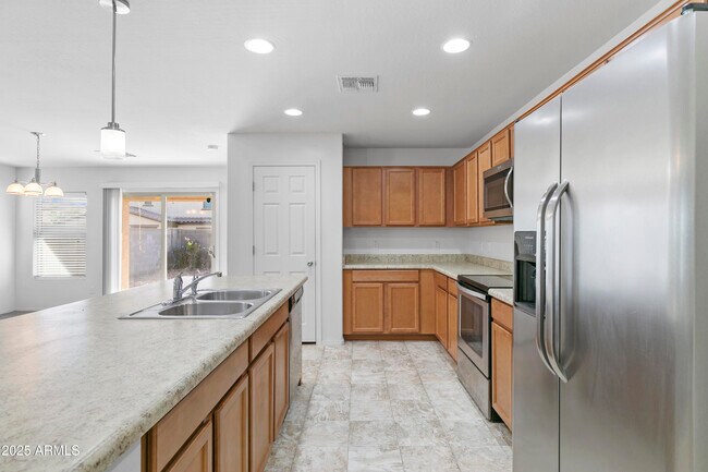 Building Photo - 40925 W Patricia Ln