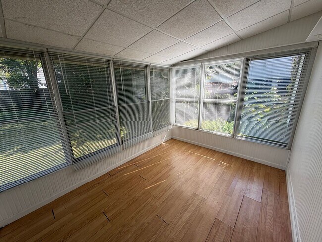 Building Photo - Two Bedroom Ranch for Rent