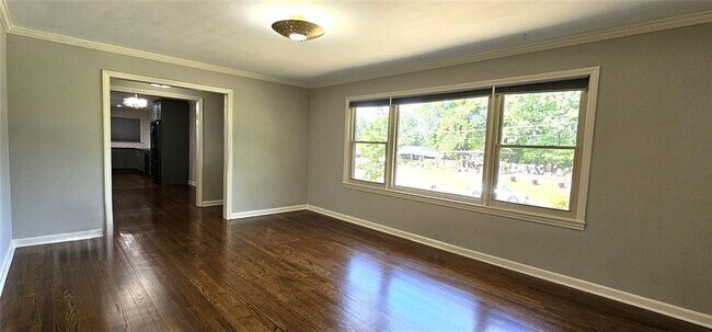 Building Photo - 1310 Poplarcrest Cir SE