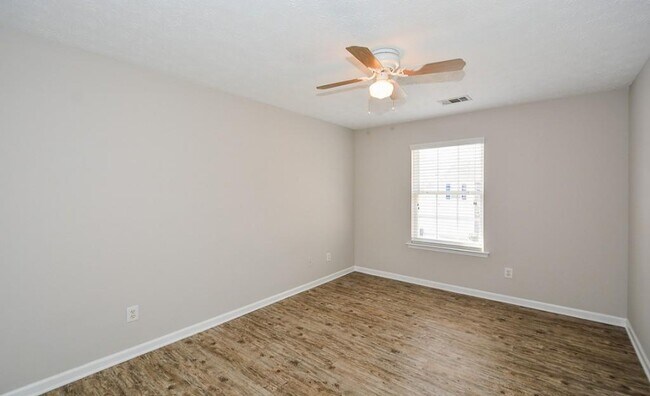 Building Photo - 612 Spanish Oak Dr