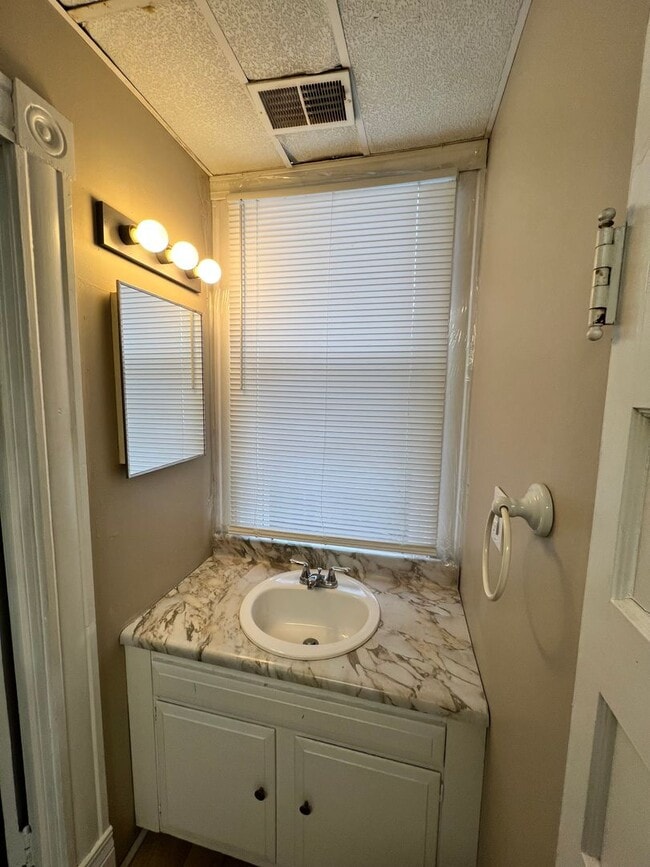 Building Photo - Highlands Apartment.(4-Plex)