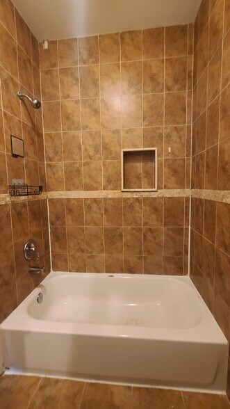 Building Photo - 43 Ravine Ave