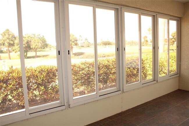 Building Photo - 1702 Fairway Trce
