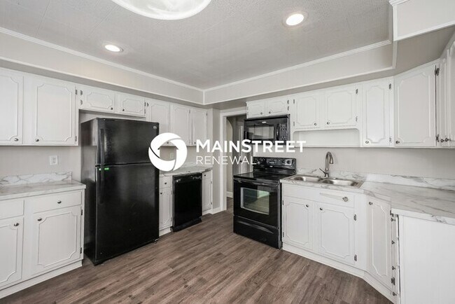 Building Photo - 3 Bedroom Pet-Friendly Home in LOUISVILLE,...
