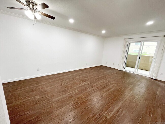 Building Photo - 7545 Charmant Dr