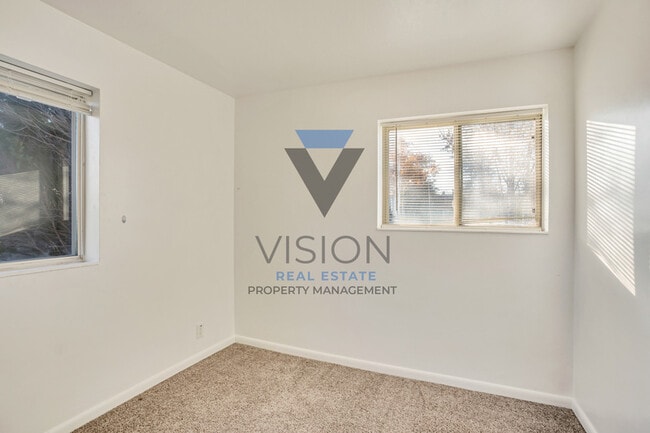 Building Photo - 360 E 400 S