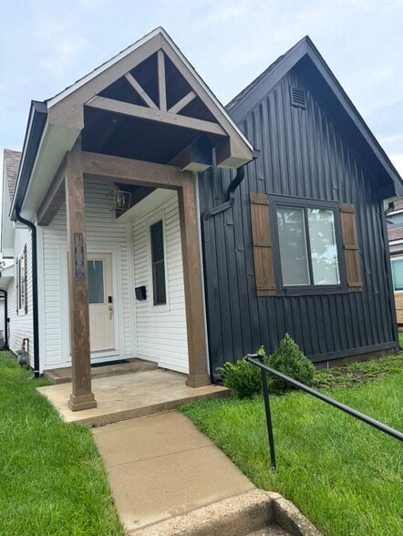 Building Photo - 1058 S 10th St