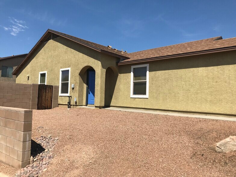 Side - 5283 E Desert Straw Ln