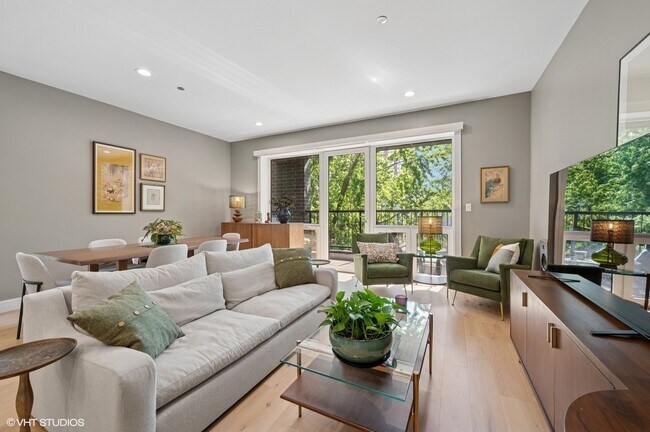 Building Photo - 4932 N Kenmore Ave