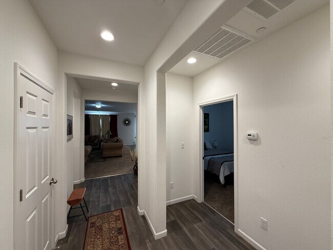 Building Photo - Must See! Fully furnished 3 bedroom, 2 bat...