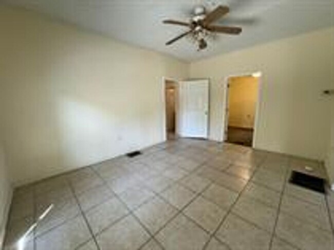 Building Photo - 311 N Bloxham Ave