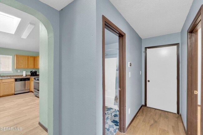 Building Photo - Northeast El Paso 3 bed with Refrig A/C an...