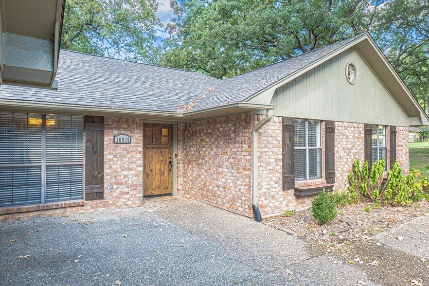Building Photo - 10926 Mosswood Dr