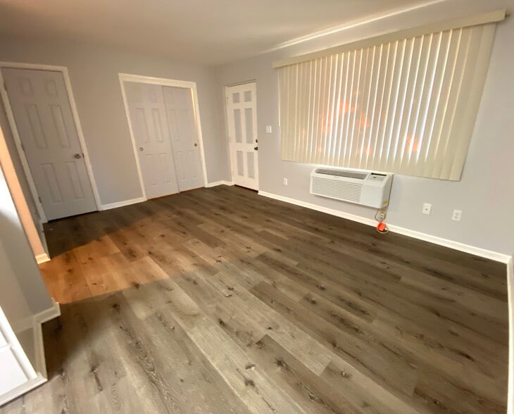 Building Photo - 204 S Souder Ave