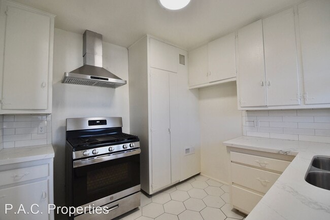 Building Photo - 1 br, 1 bath Apartment - 4658 Colfax Avenu...