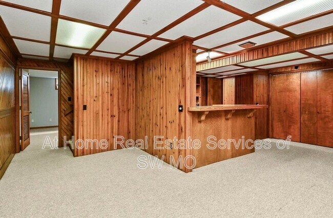 Building Photo - 834 E Manchester Dr