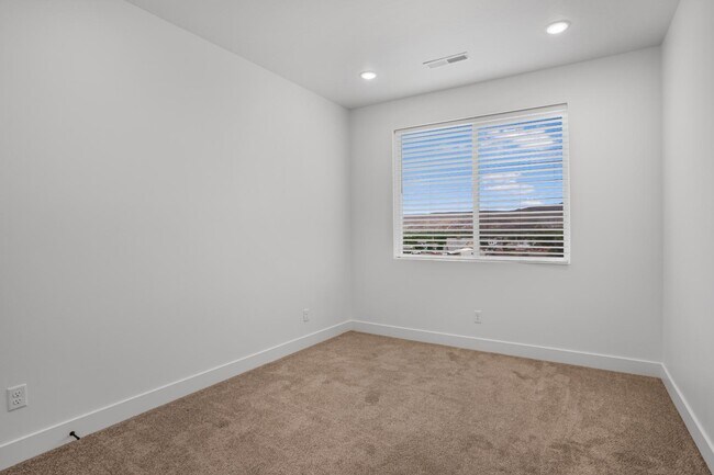 Building Photo - 319 S 1930 W