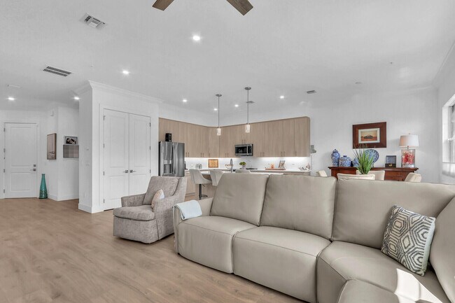 Building Photo - 120 Water Pointe Pl