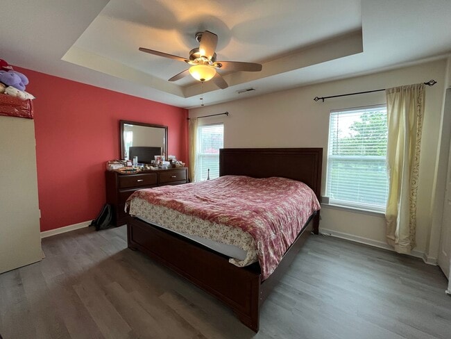 Building Photo - Charming 2BD, 2.5BA Cary Townhome with Sto...