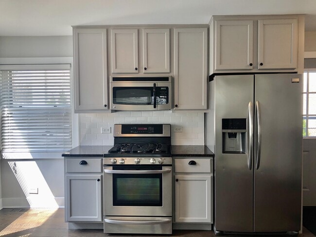 Building Photo - 4244 Gilbert Ave