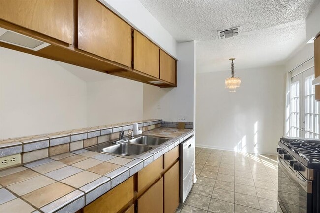 Building Photo - 10710 Topperwein Dr
