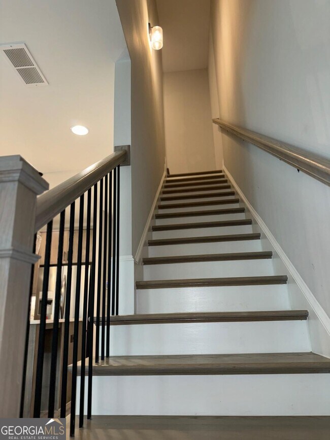 Building Photo - 1971 Drew Dr