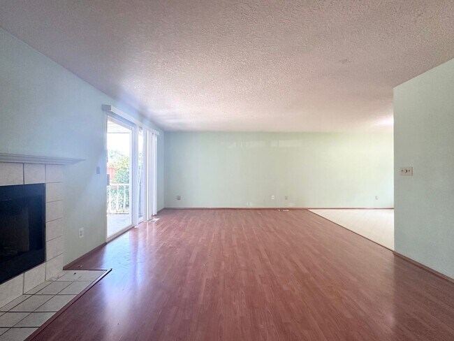 Building Photo - Wonderful centrally located Powell Butte 3...